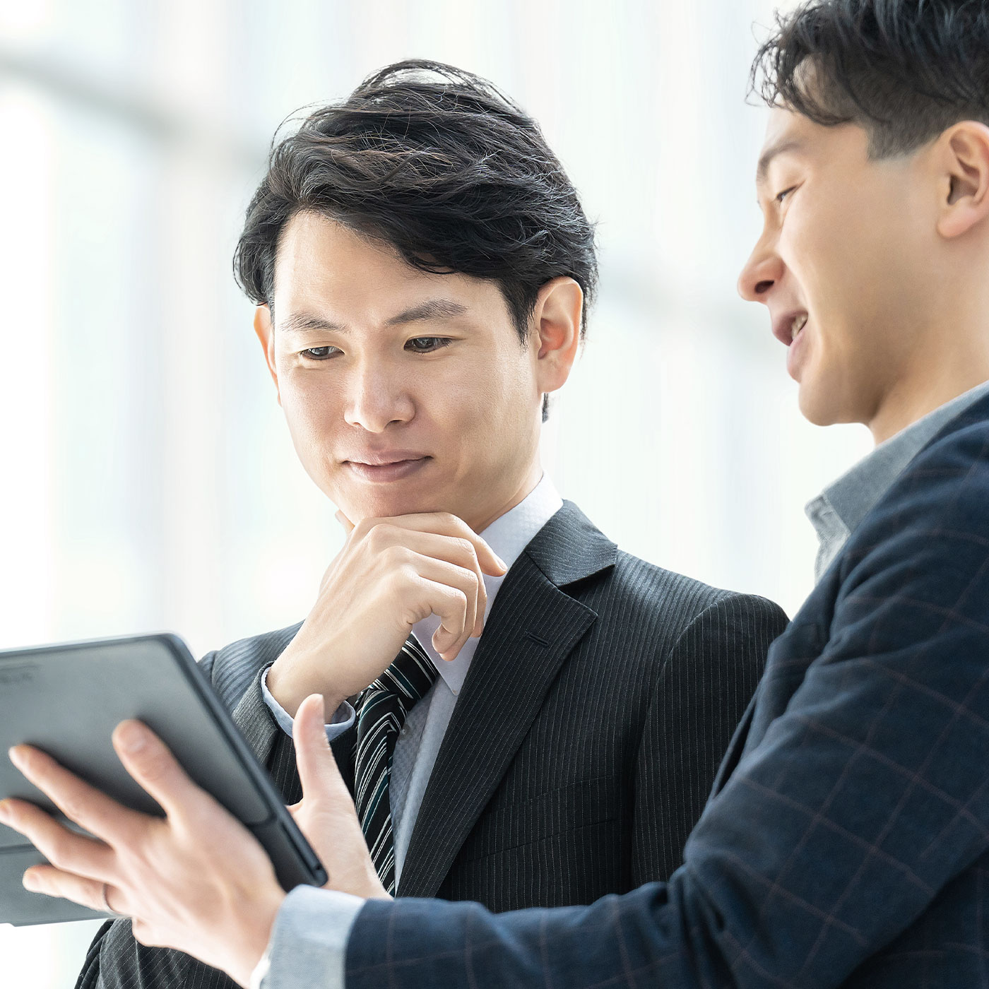 スタートアップ等の企業とマッチングを検討しているイメージ